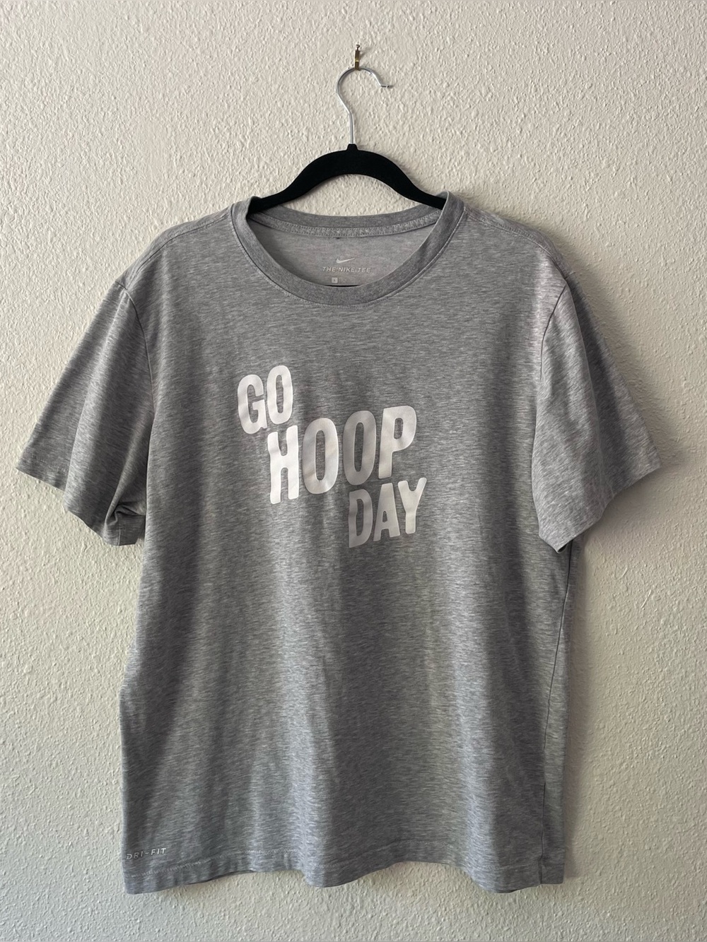 Nike Dri-FIT Go Hoop Day Graphic Tee Women’s Large Gray Basketball T-Shirt
